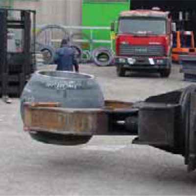 Výrobci kovacích manipulátorů