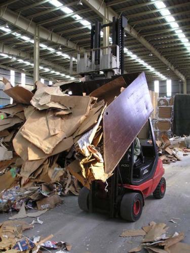 Závěsná vidlička s kbelíkem